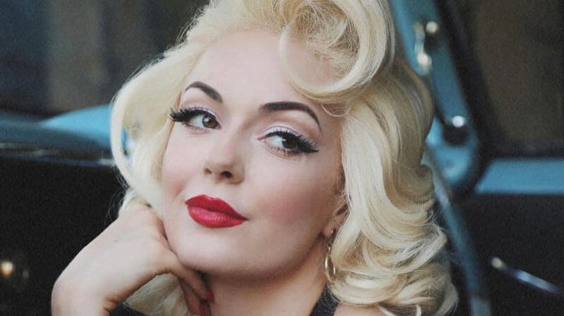 Heat Styleable blonde wig