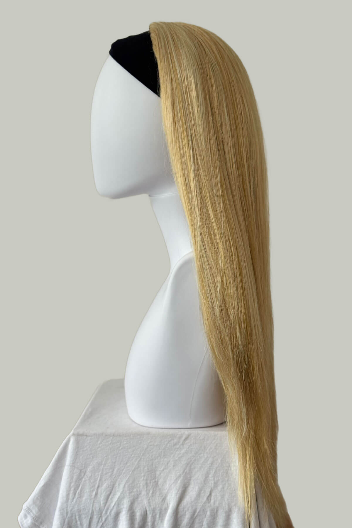 Blonde wig on a mannequin head against a plain background. Annabelle's Wigs synthetic wig Straight blonde half wig hairpiece (3/4 wig) blonde: Tabitha blonde 24B613