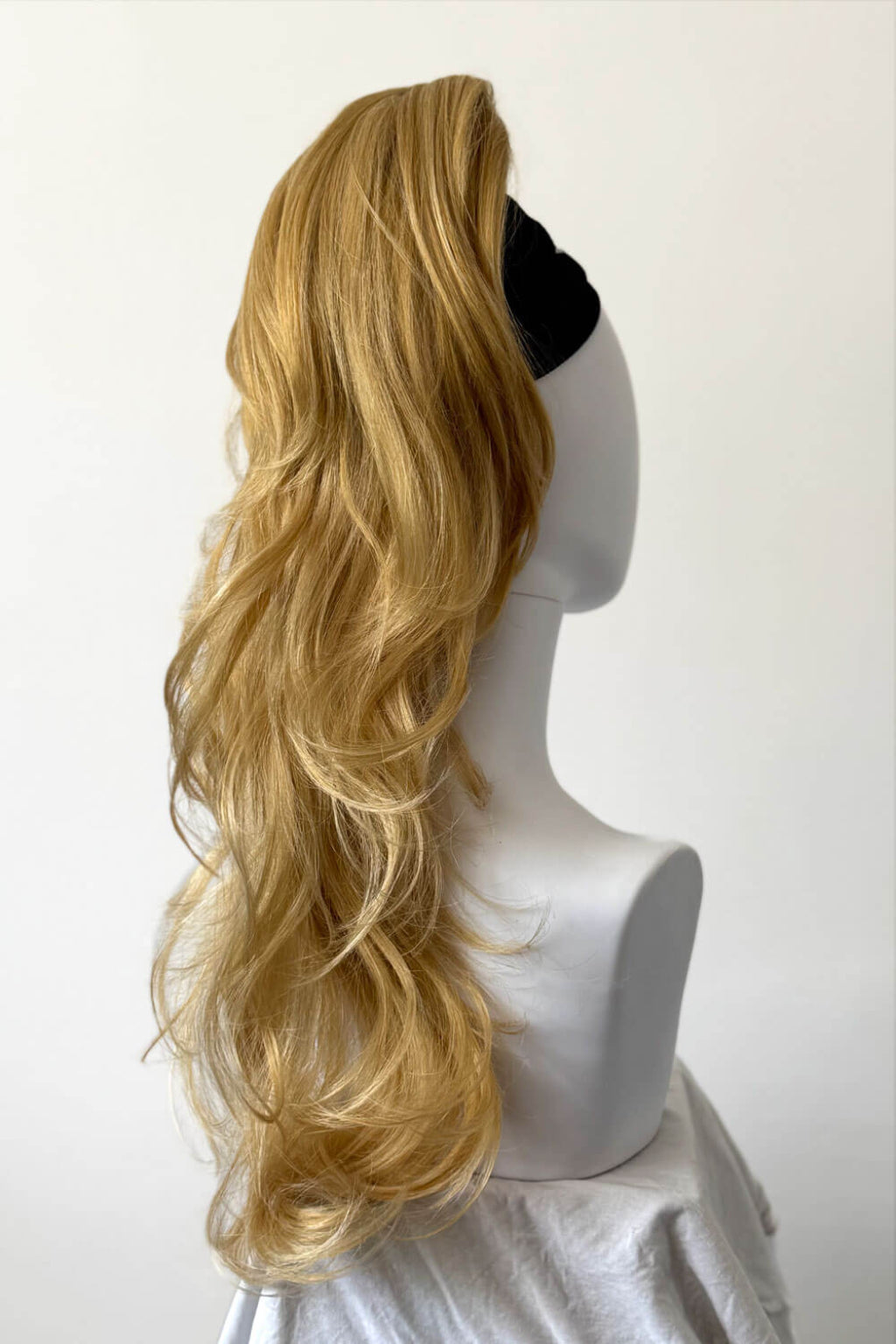 Clip-in ponytail hairpiece extension: Olivia golden blonde 24BH613