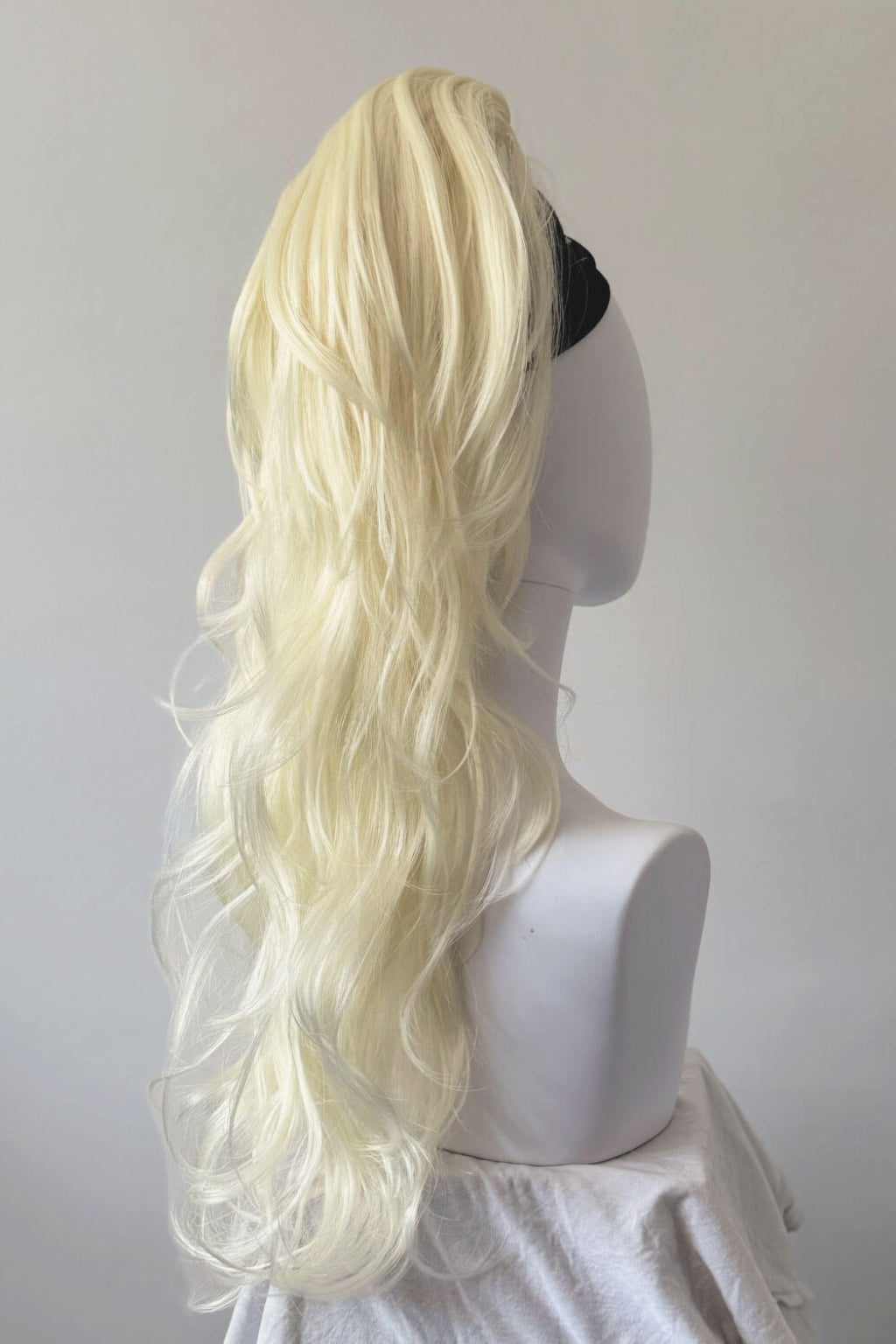 Clip-in ponytail hairpiece extension: Olivia platinum blonde 1001