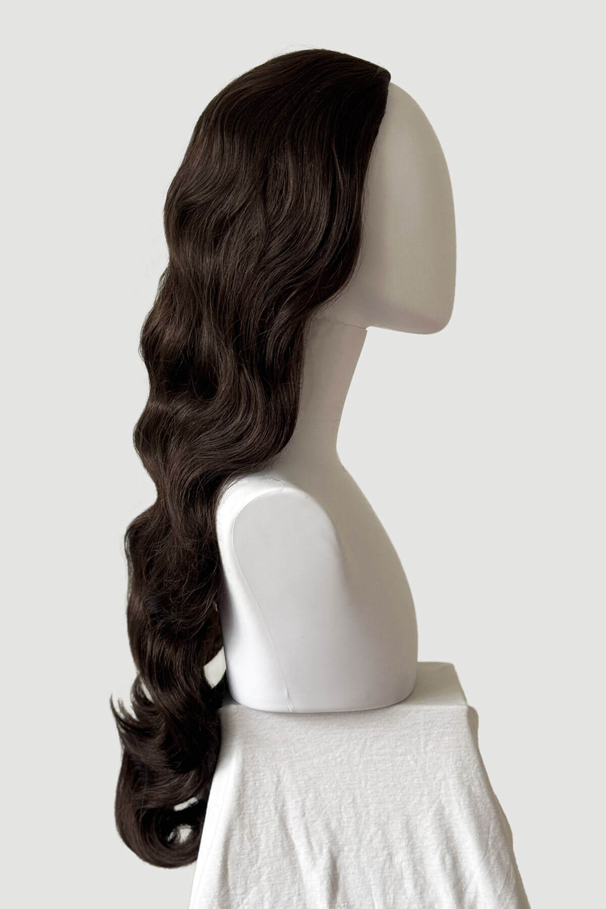 Mannequin head with long, brown hair styled in a ponytail on a plain background. Ultra long half wig with hollywood waves. chestnut brown 8