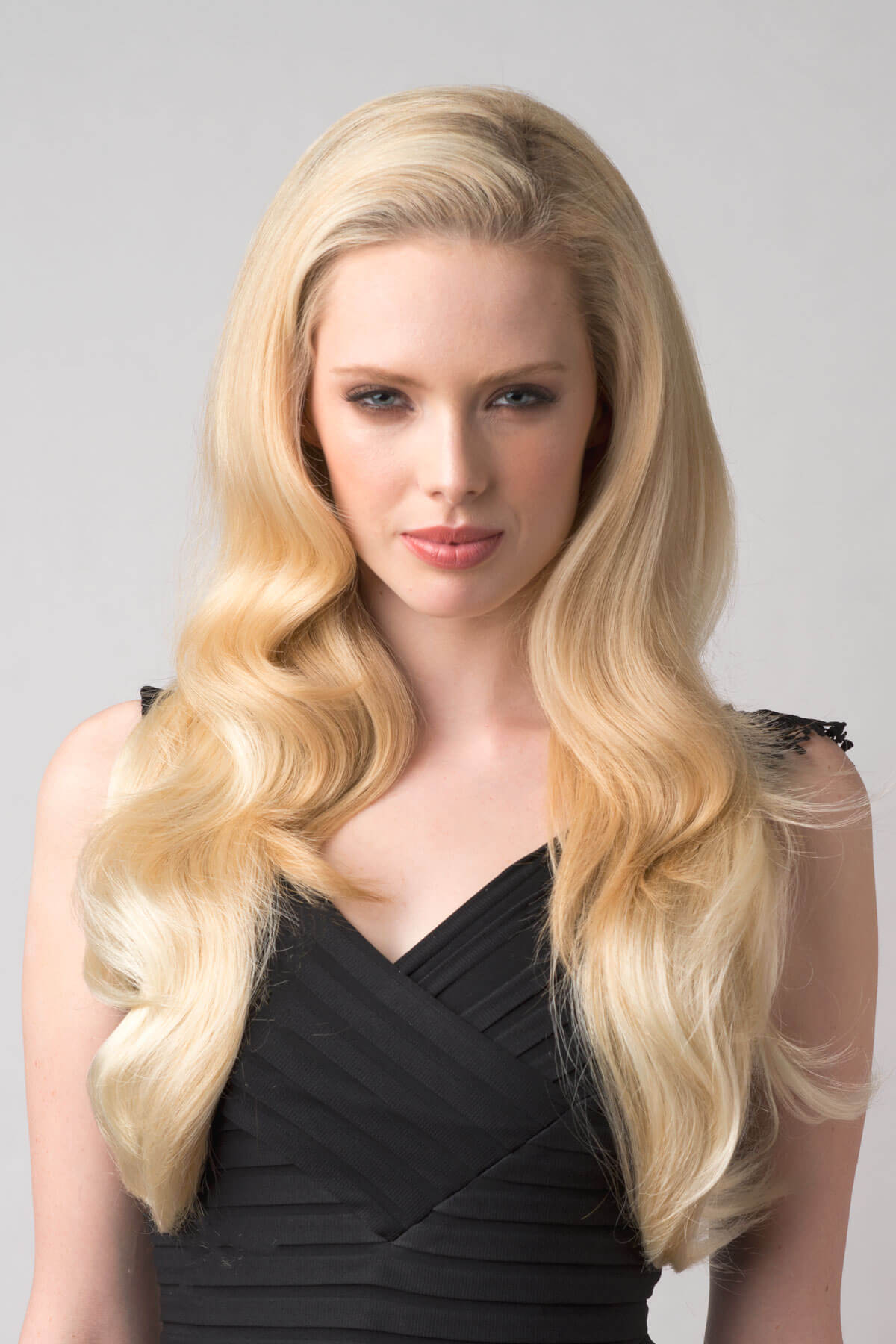 Long blonde half wig hairpiece (3/4 wig) loose curls: Frankii blonde 24BT613