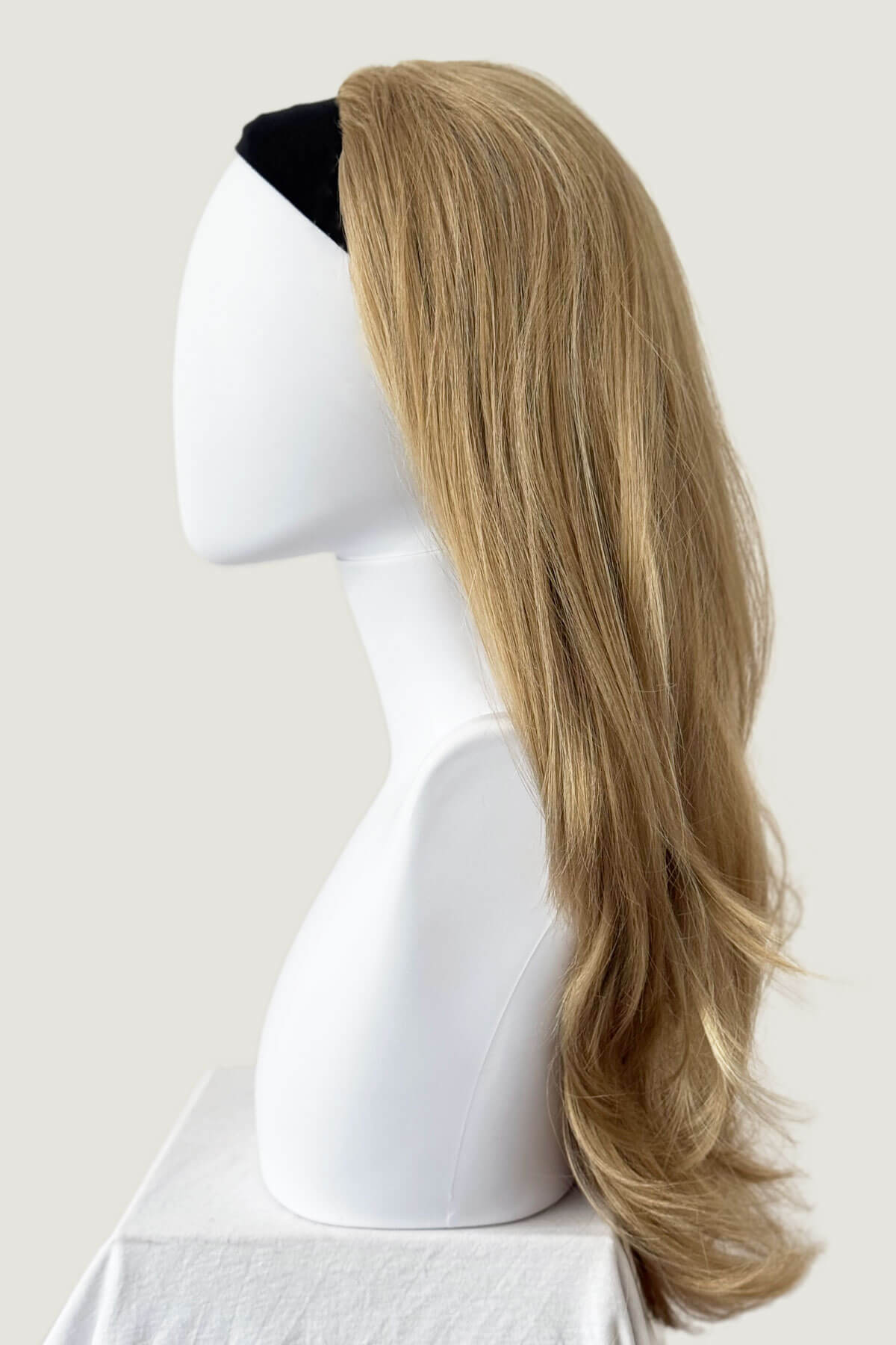 Blonde wig on a mannequin head against a plain background. Straight blonde half wig hairpiece (3/4 wig), layered: Autumn blonde 24H613