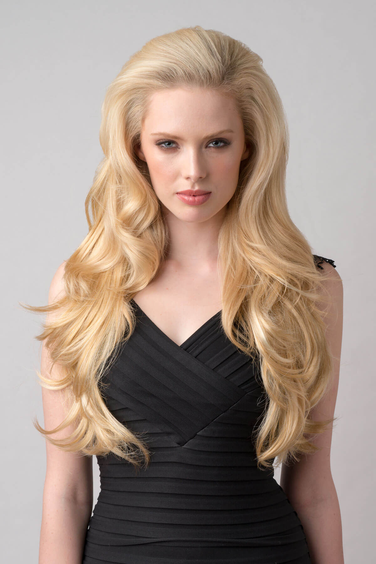 Long blonde half wig hairpiece (3/4 wig) loose curls: Frankii warm blonde 24BH613