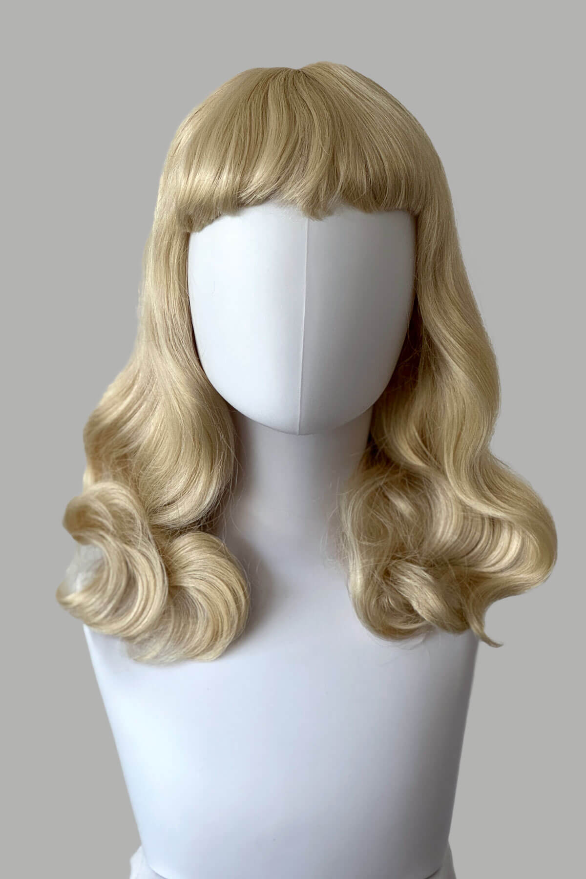 Blonde pinup wig with long finger waves and a short fringe: Cora champagne blonde 613