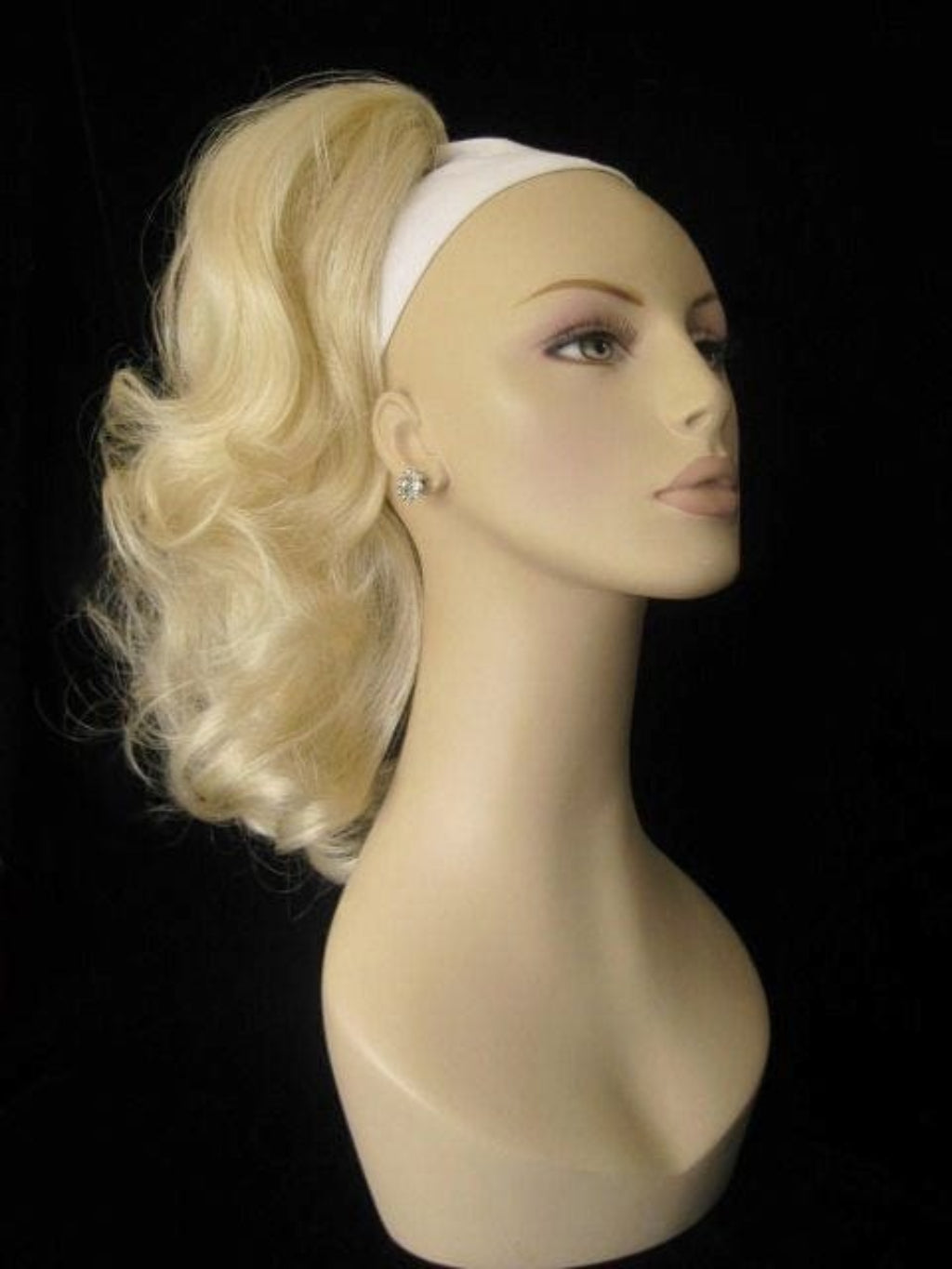 Curly ponytail extension clip-on hairpiece: Tulisa champagne blonde 613