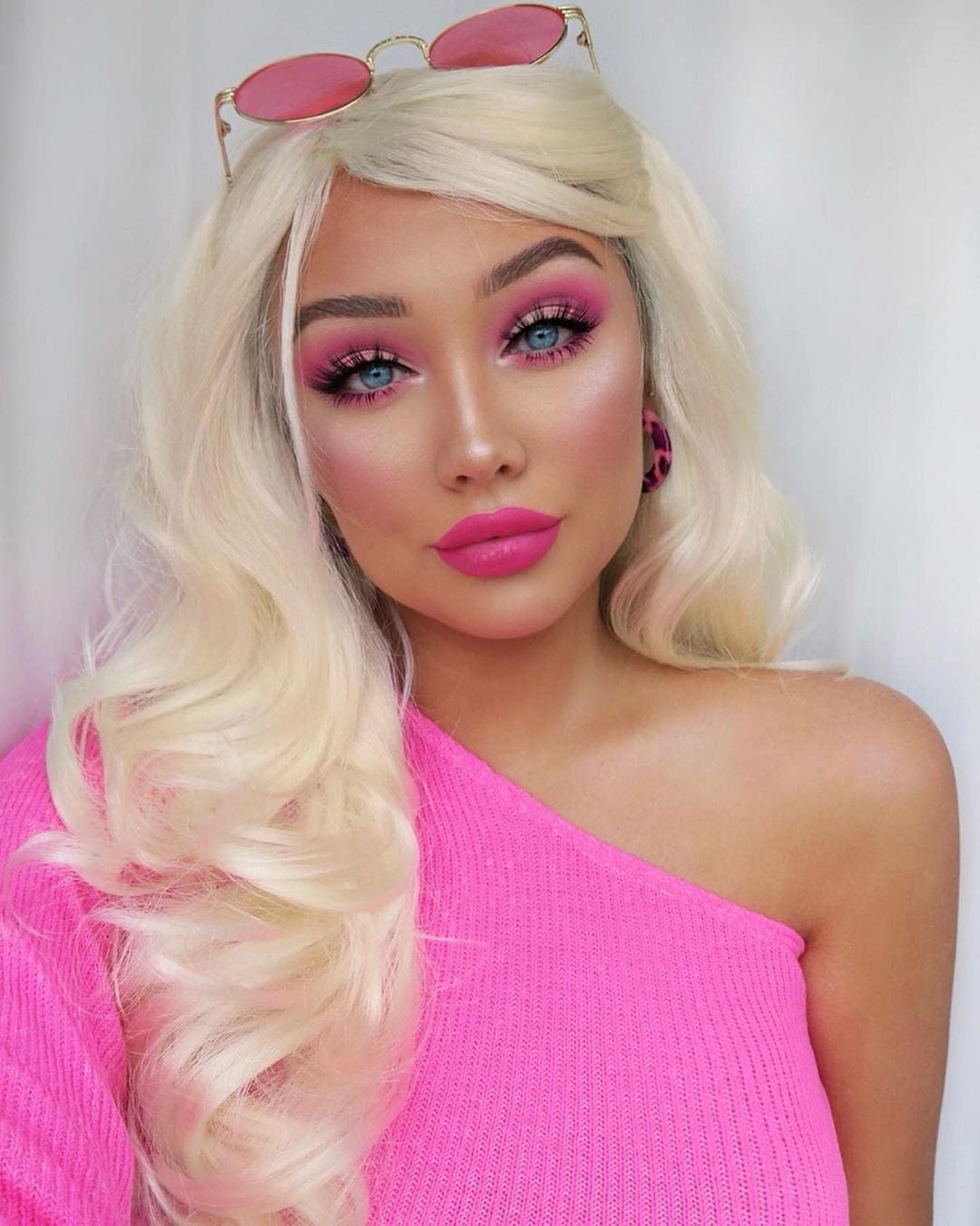 Annabelle's Wigs synthetic wig Long Platinum Blonde Wig (White Wig) Loose Curls: Andreana