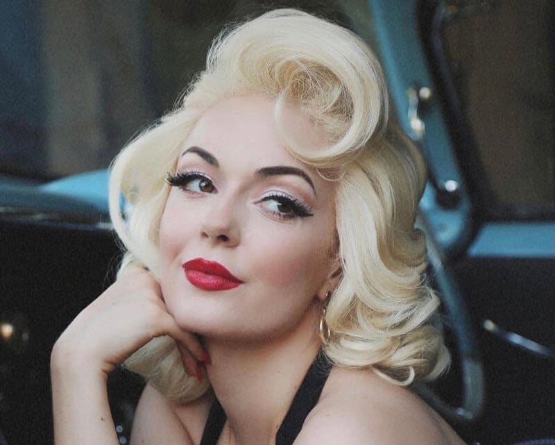 Heat Styleable blonde wig