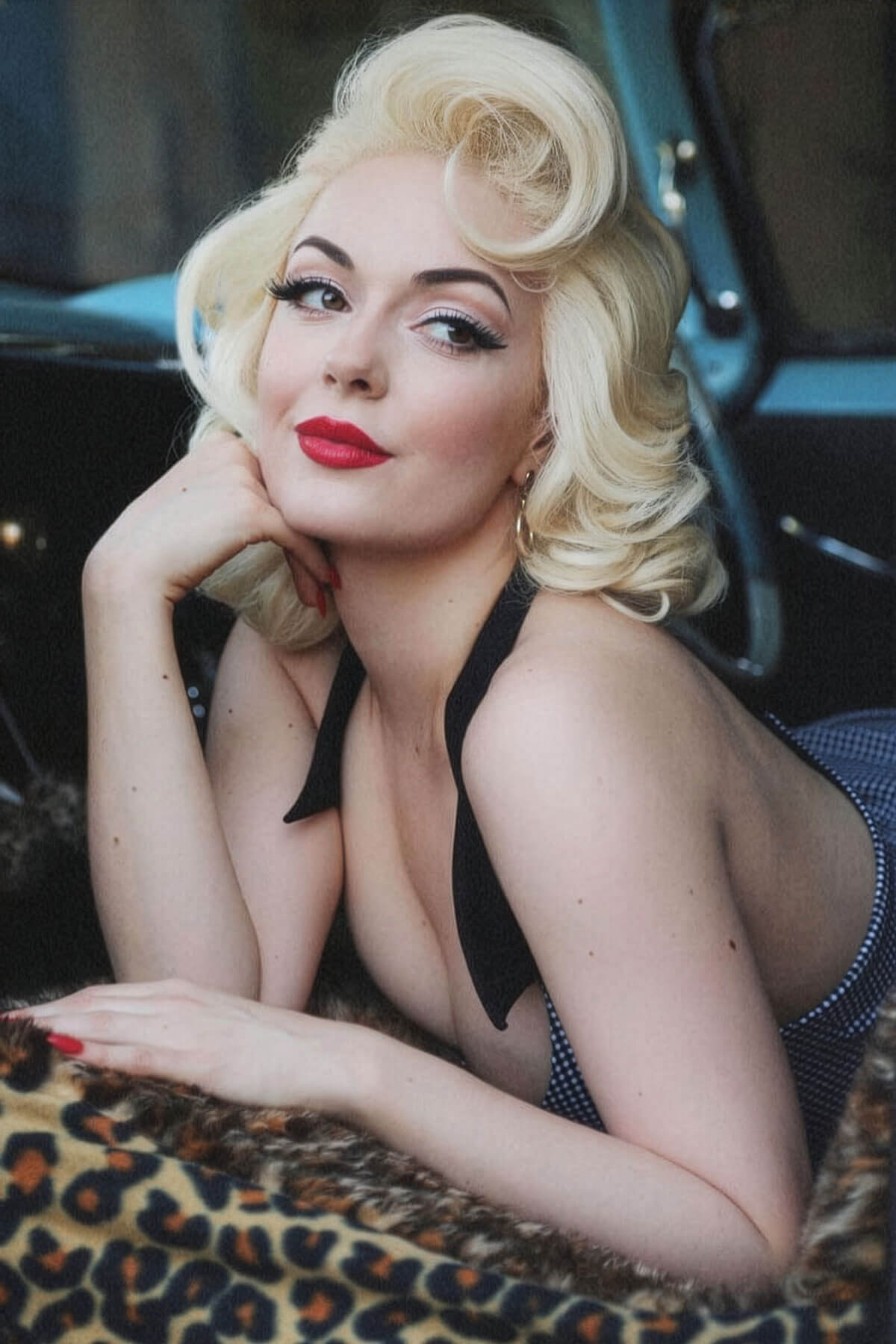 Woman wearing Marilyn platinum blonde lace front wig 