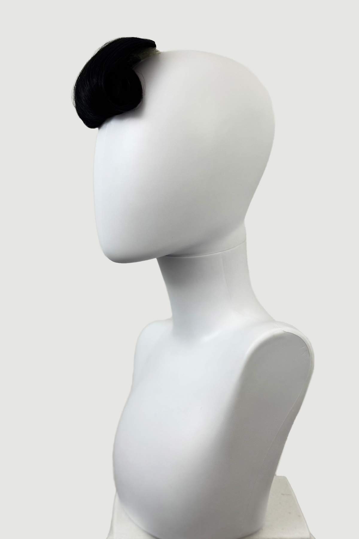 Black hairpiece on a white mannequin head against a white background. Victory roll fringe/bangs, 1950s vintage style: Rosa black 1b