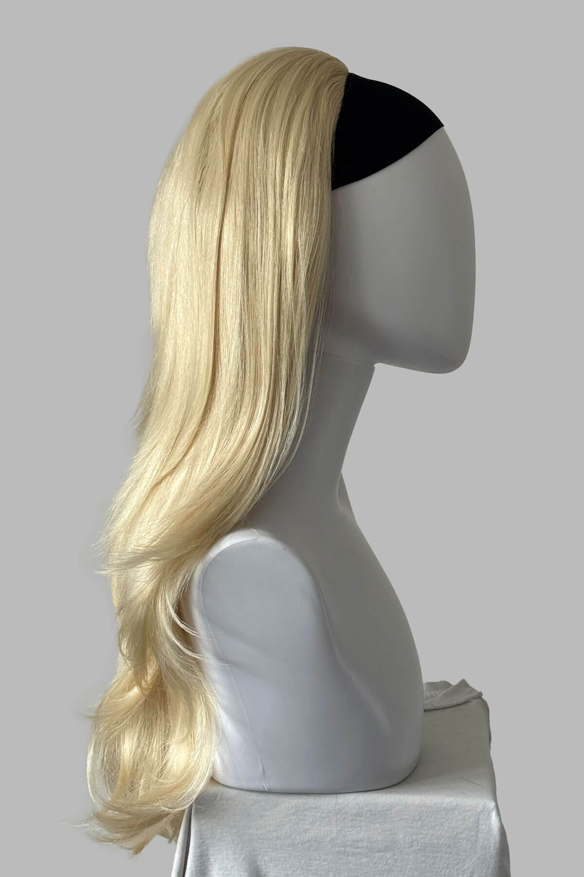 A long wavy light blonde half wig, displayed on a mannequin against a light grey background. Claudia - Volume Boosting Long Gentle Bouncy Layered Half wig light blonde 613