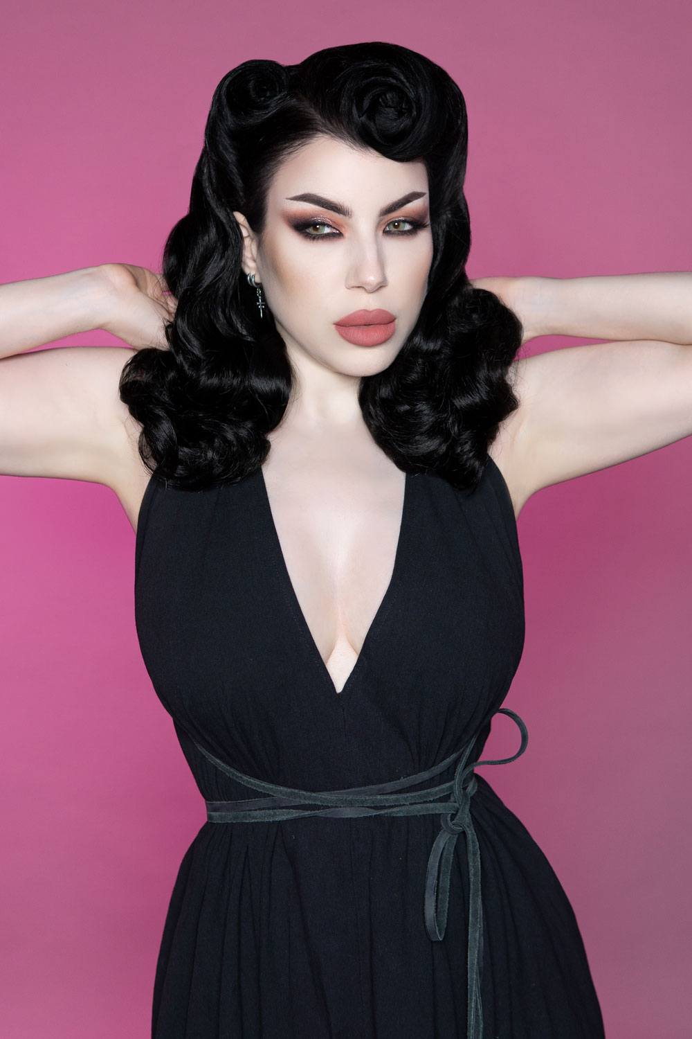 1950s style shoulder length half wig hairpiece with beautiful vintage waves: Onyx colour jet black 1