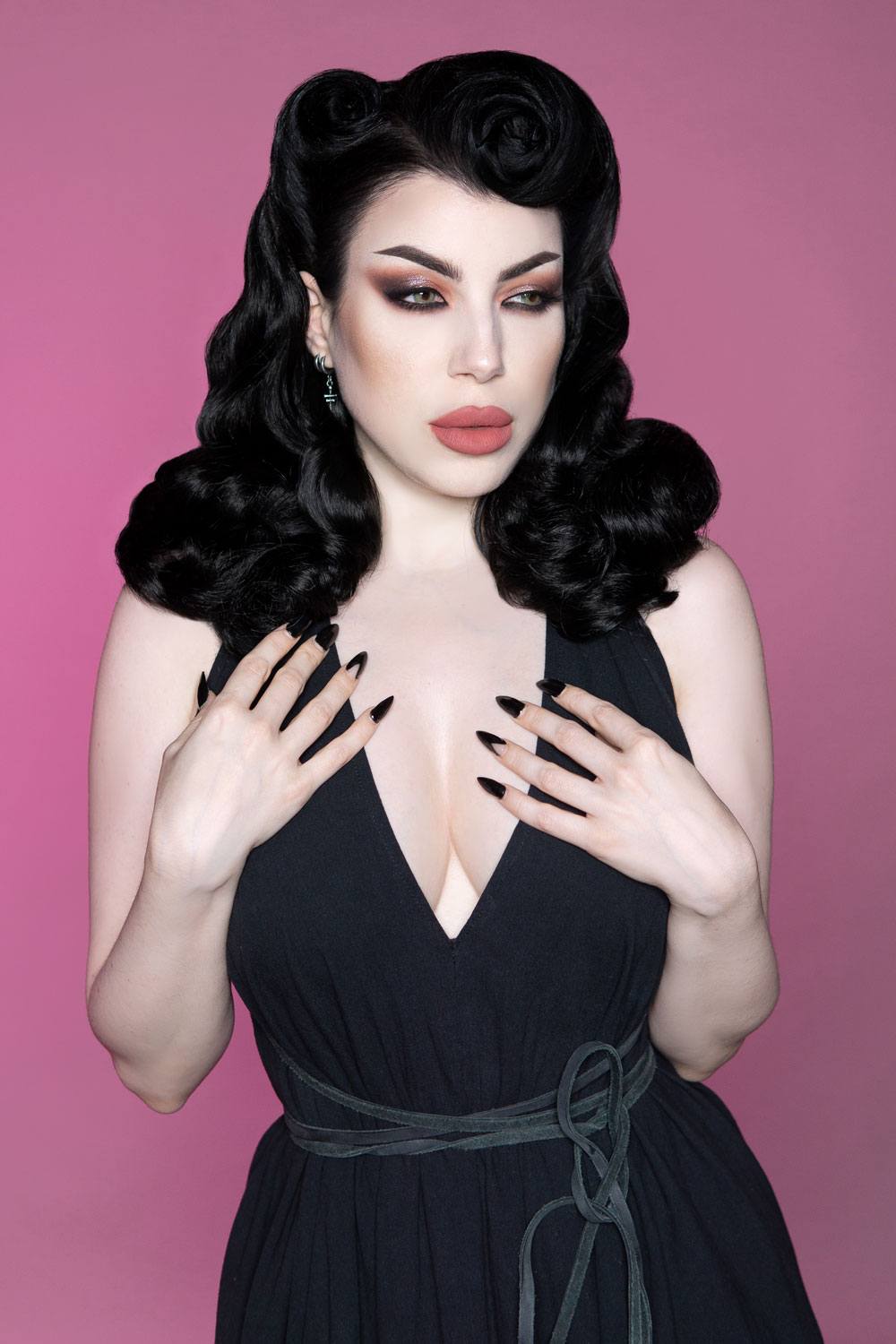 1950s style shoulder length half wig hairpiece with beautiful vintage waves: Onyx colour jet black 1