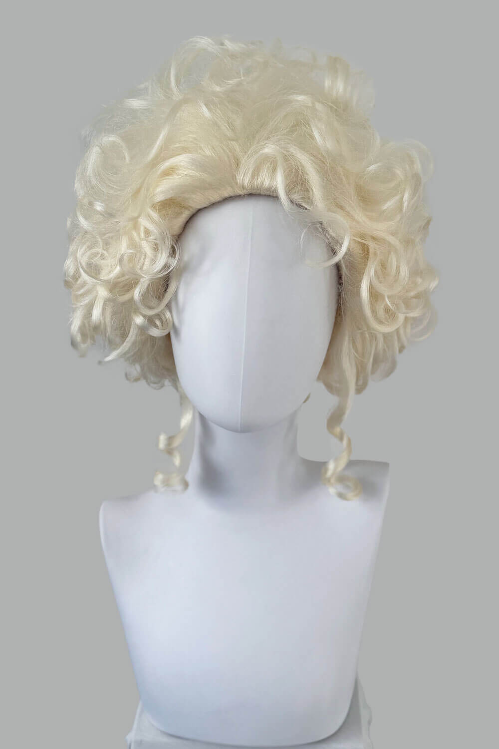 Platinum blonde Marie Antoinette style wig: Marie platinum blonde 1001