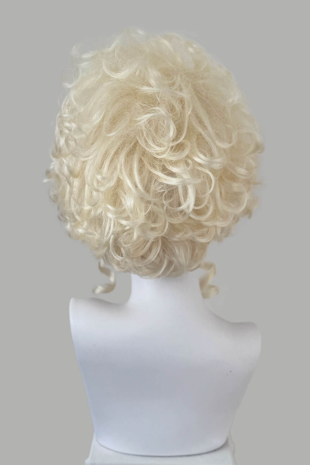 Platinum blonde Marie Antoinette style wig: Marie platinum blonde 1001