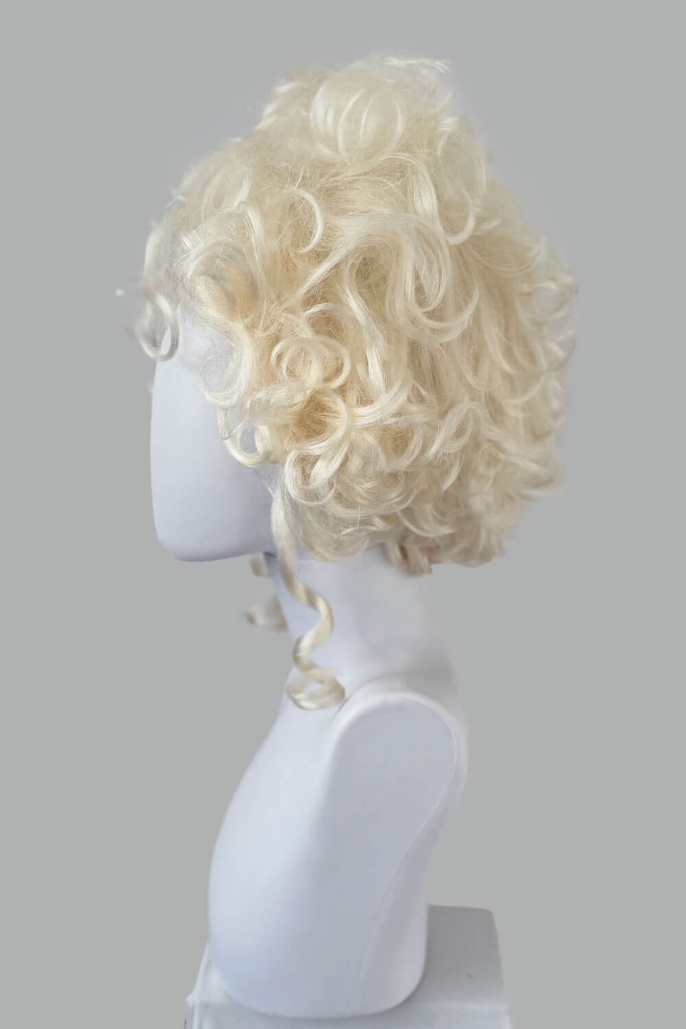 Platinum blonde Marie Antoinette style wig: Marie platinum blonde 1001
