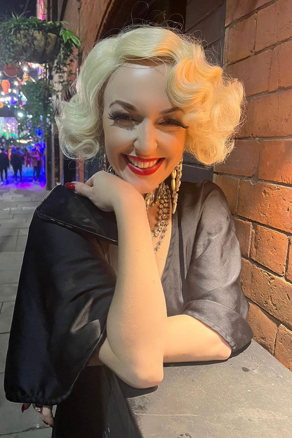 Blonde pinup wig, lace front, vintage style: Odette champagne blonde 613