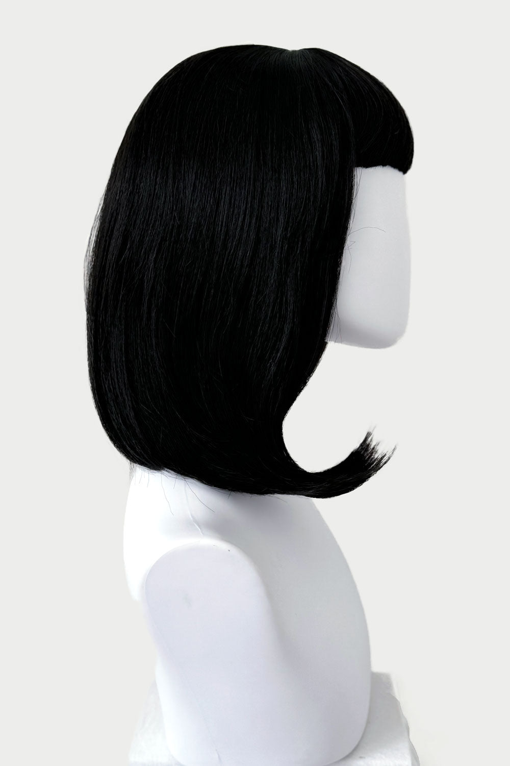 Black long bob wig with a short retro, rockabilly-style fringe: Beth