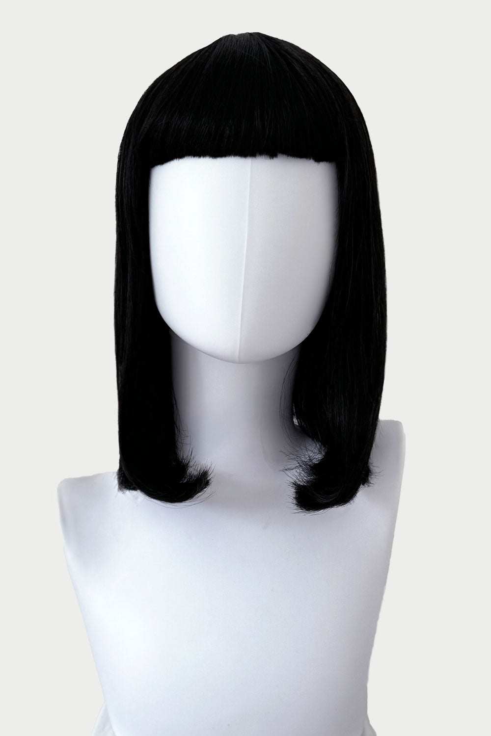 Black long bob wig with a short retro, rockabilly-style fringe: Beth
