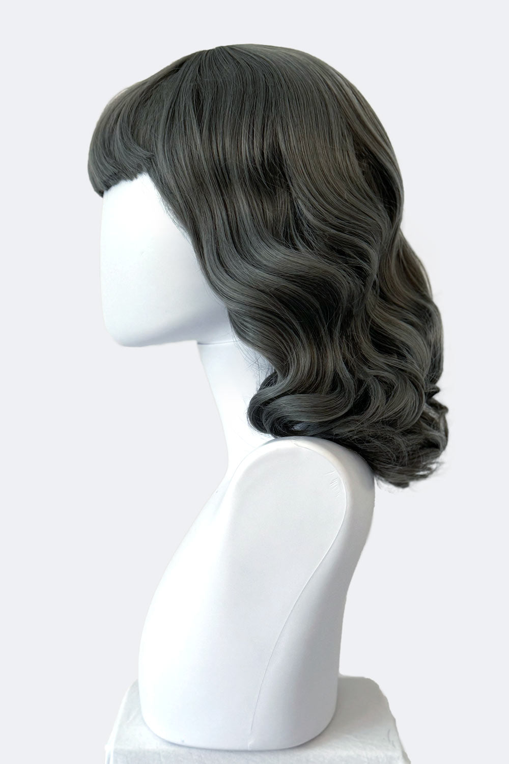 Silver-grey pinup style wig with long waves and short fringe, 1950s style: Dotty