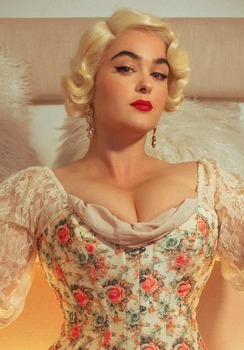 Blonde pinup wig, lace front, vintage style: Odette champagne blonde 613