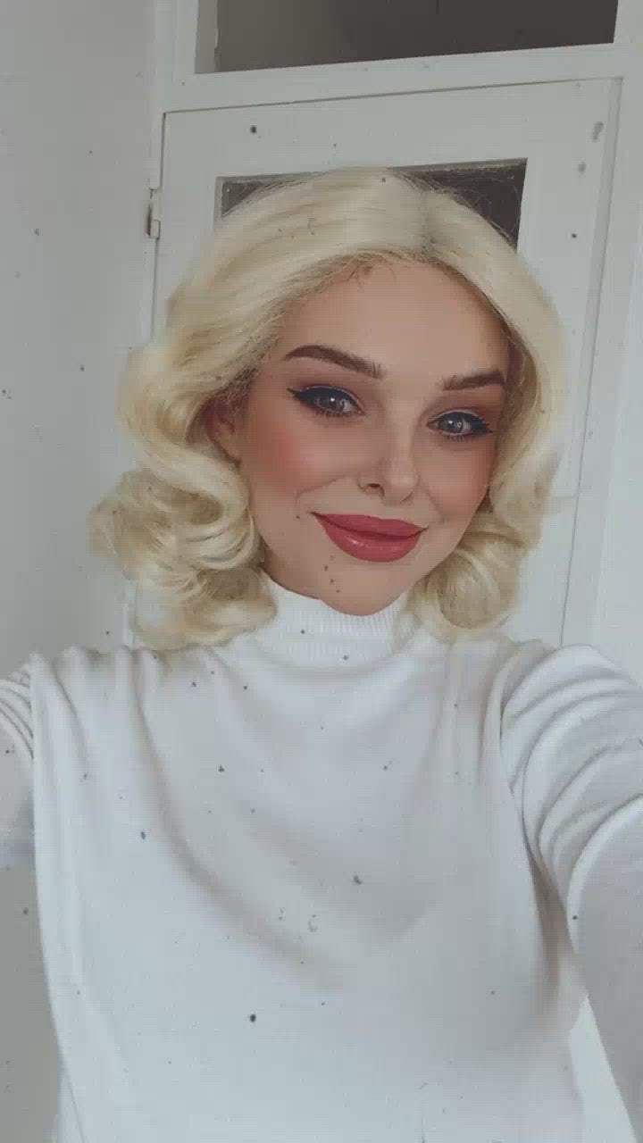 video of Blonde pinup wig, lace front, vintage style: Marilyn creamy blonde 613