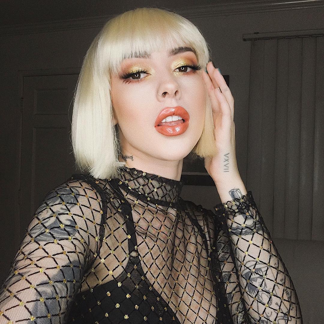 Blonde bob wig with fringe: Gracie